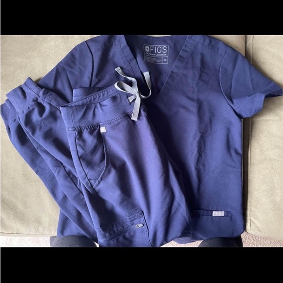 Two sets of FIGS scrubs - Picture 2 of 4